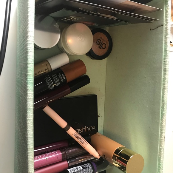 Makeup bundle - Picture 6 of 6